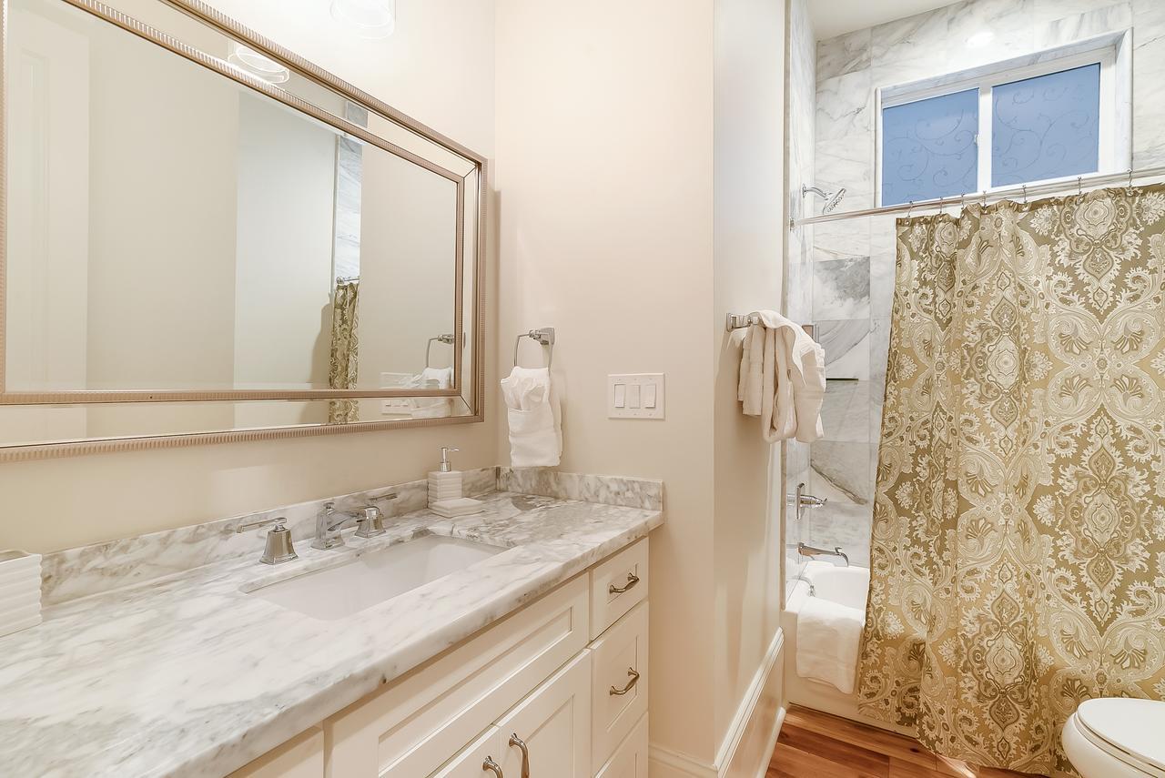 Hosteeva 3 Bedroom Cottage Close To St Charles 5 M Ride To Fq ニューオーリンズ エクステリア 写真